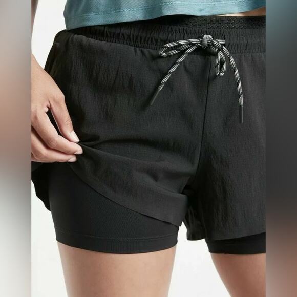 Athleta Black Trekkie Crest 2-in-1 Athletic Drawstring Shorts Size XS - Picture 1 of 8
